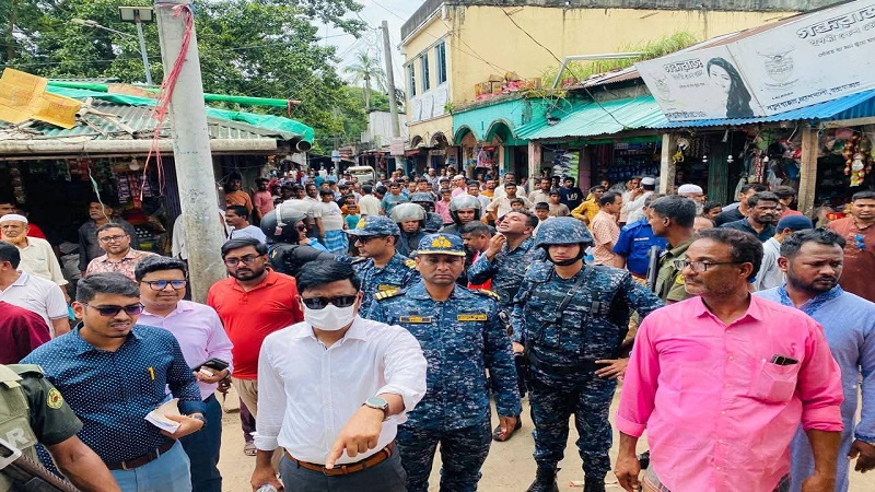 মহেশখালীতে প্রশাসনের পক্ষথেকে জনদুর্ভোগ নিরসনে ফুটপাথ দখল উচ্ছেদে স্থানীয়দের ব্যাপক সাড়া